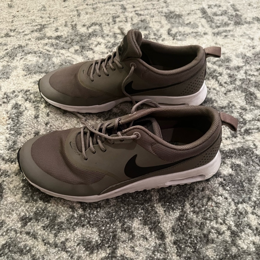 Nike Thea sneaker